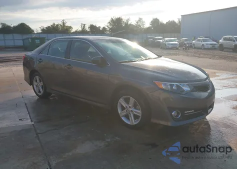 2014 Toyota Camry Se z USA, uszkodzony, nr VIN 4T1BF1FK9EU430806